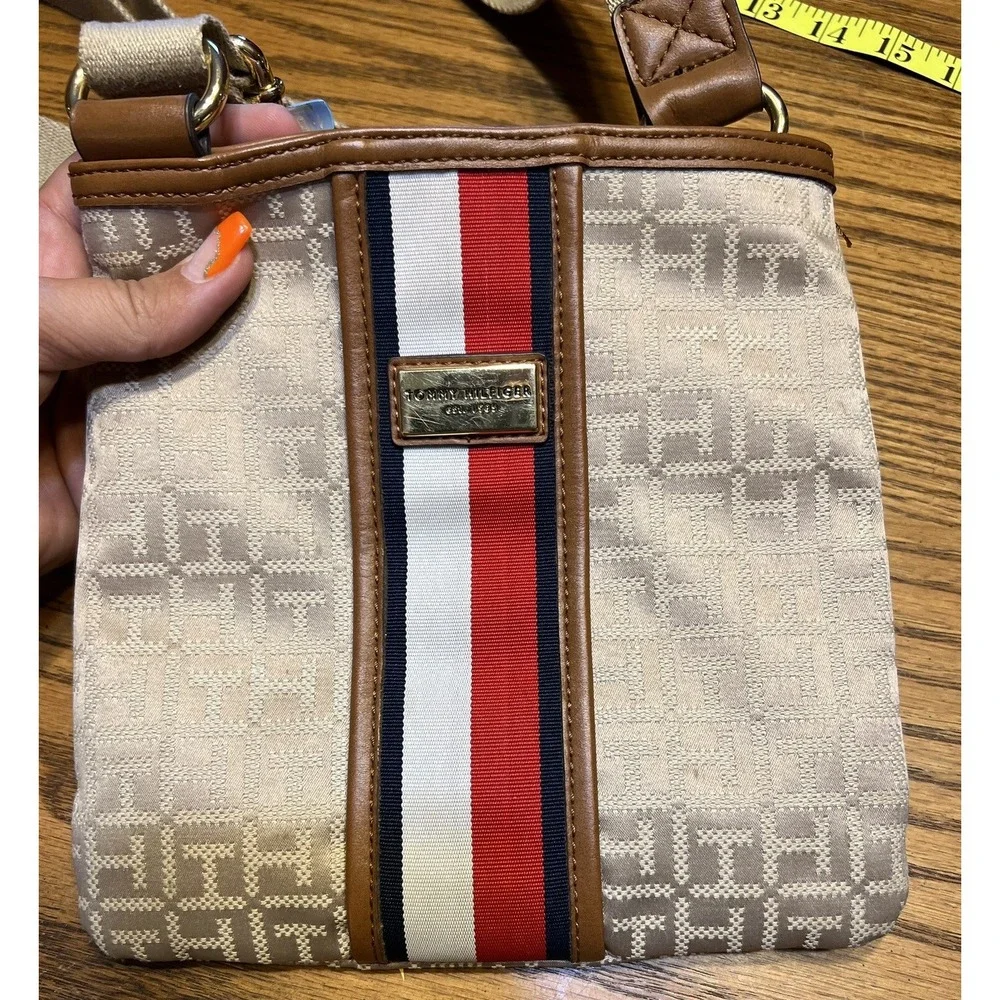 TOMMY HILFIGER CROSSBODY PURSE/BAG EUC‎
